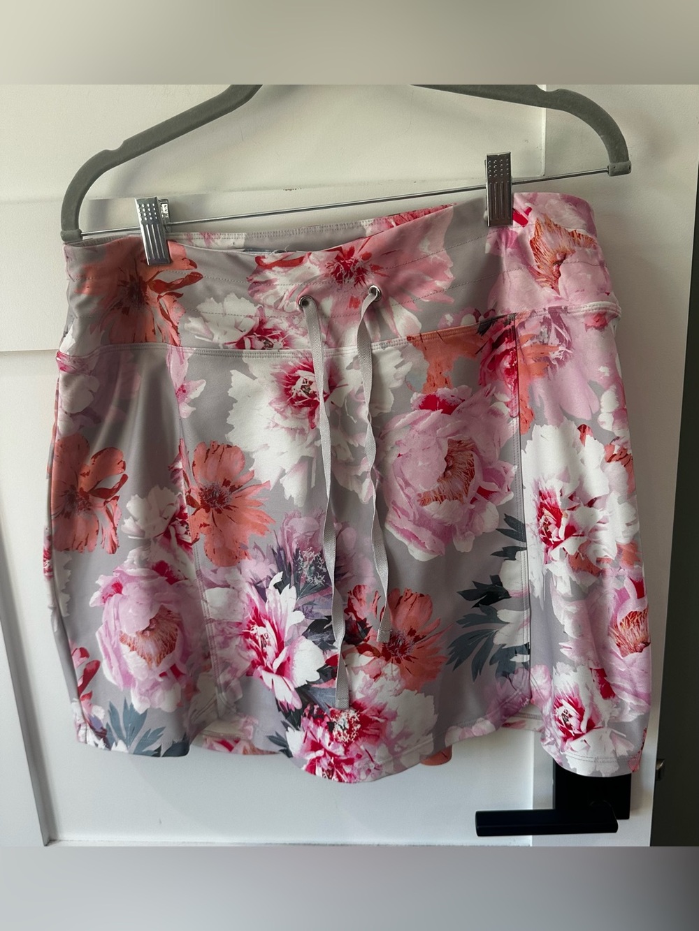 Love Life Live skort,size Large Floral Athletic